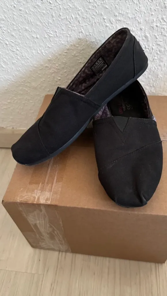 Skechers BOBS Slipper – Schwarz, bequem & leicht