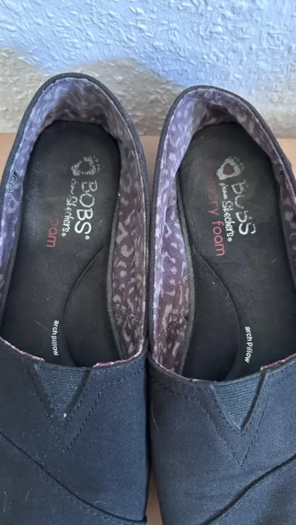 Skechers BOBS Slipper – Schwarz, bequem & leicht
