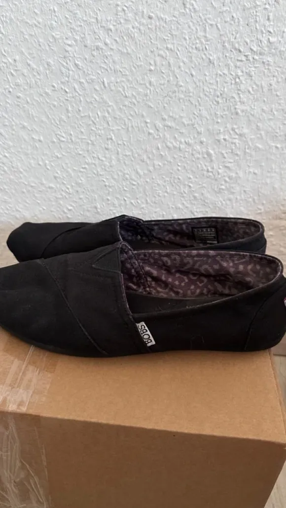 Skechers BOBS Slipper – Schwarz, bequem & leicht