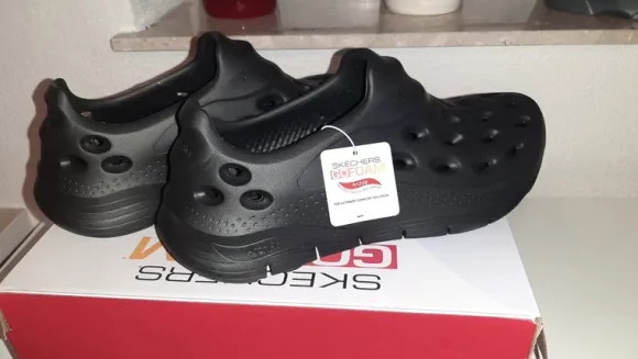 Skechers Go Foam Slipper / Clogs – Schwarz – Gr. 45 – Neu