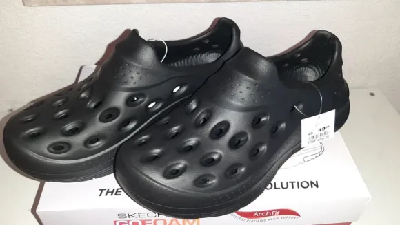 Skechers Go Foam Slipper / Clogs – Schwarz – Gr. 45 – Neu
