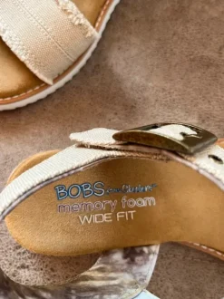 Skechers- Sandale