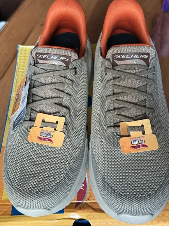 Sketchers Arch Fit Slip In, Gr 11, Gr 45