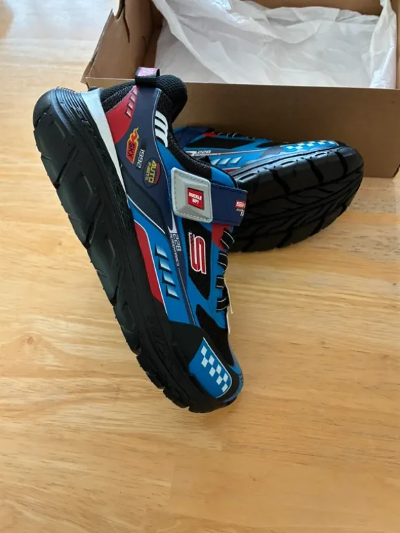 Sketchers Turnschuhe Gr. 33 neu