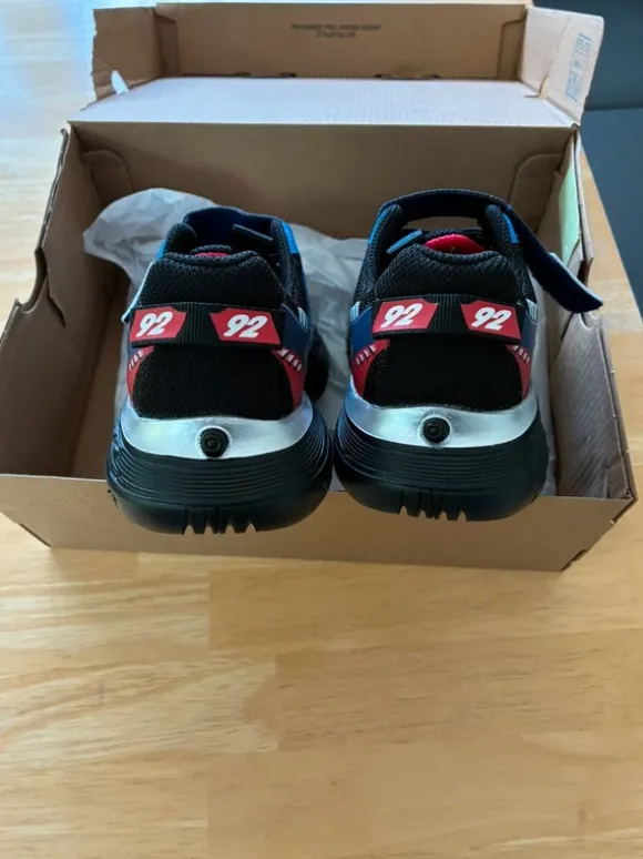 Sketchers Turnschuhe Gr. 33 neu