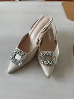 Sling Pumps Riemchen beige Strass Schnalle Satin Hochzeit Brosche 42 41 NEU