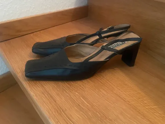 Slingpumps aus Leder