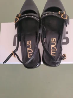 Slingpums schwarz gold