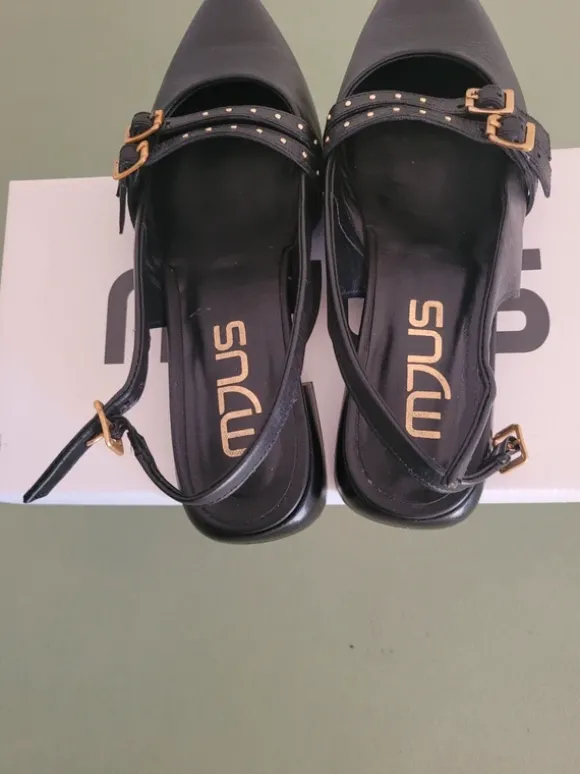 Slingpums schwarz gold