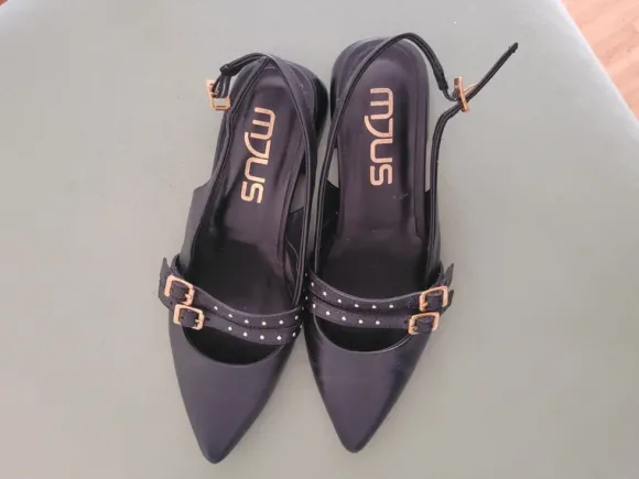 Slingpums schwarz gold