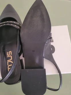 Slingpums schwarz gold