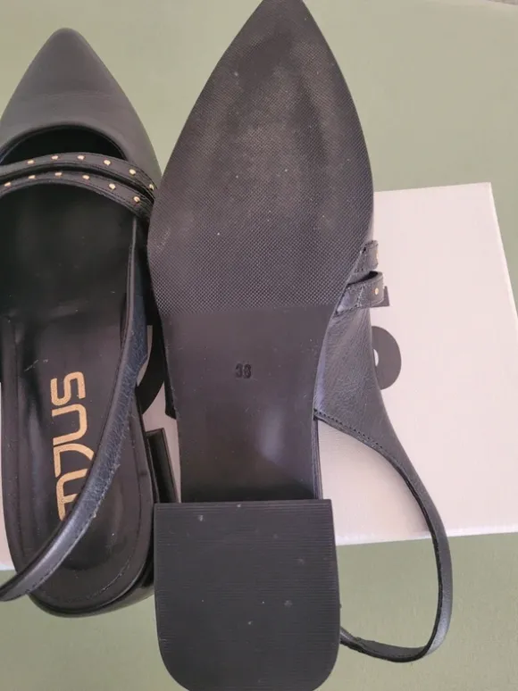 Slingpums schwarz gold