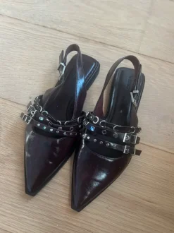 Slip ons