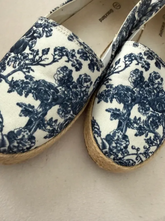 Slipper Schuhe Sommerschuh GR 37 blau weiß Blumen graceland Deichmann | Vinted