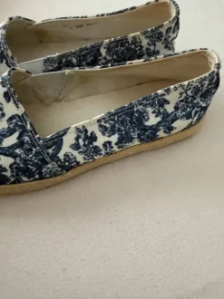 Slipper Schuhe Sommerschuh GR 37 blau weiß Blumen graceland Deichmann | Vinted