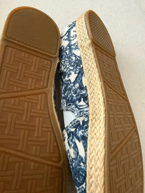 Slipper Schuhe Sommerschuh GR 37 blau weiß Blumen graceland Deichmann | Vinted