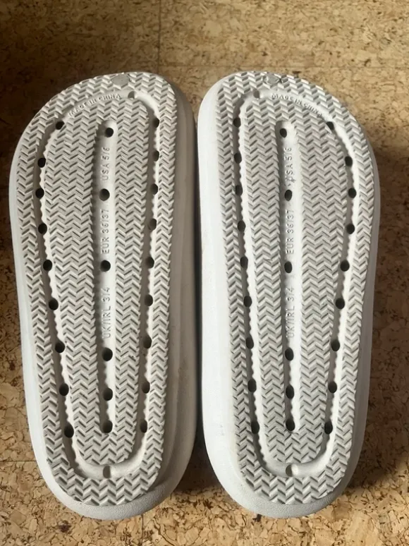 slippers