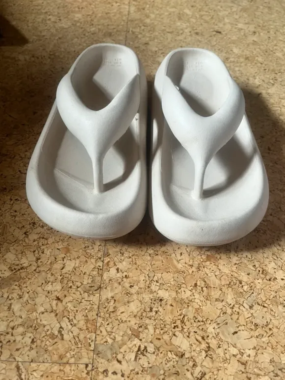 slippers