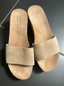 slippers ( goed zittend met sleehak)