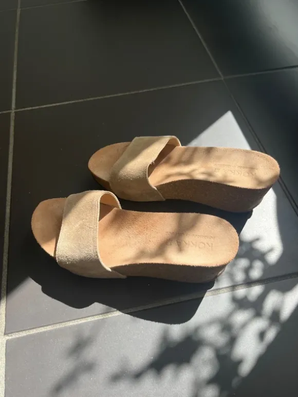 slippers ( goed zittend met sleehak)