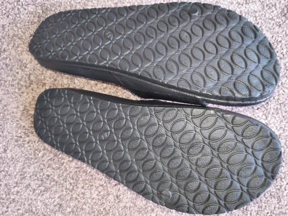 Slippers maat 44 smalle voet