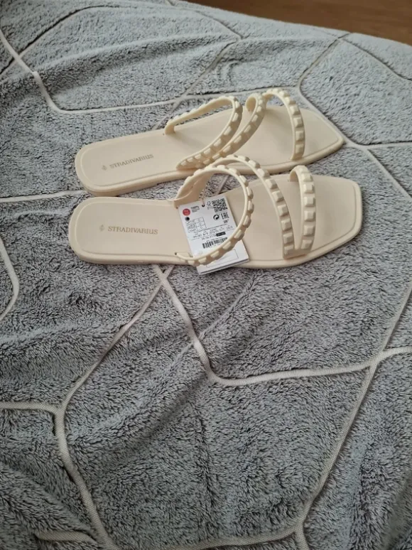 Slippers Stradivarius 39