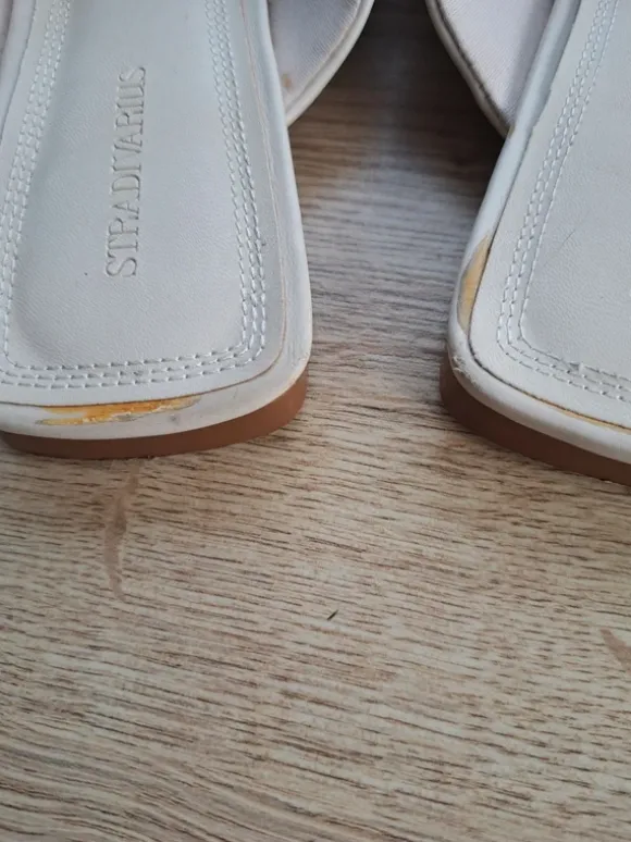 Slippers van Stradivarius