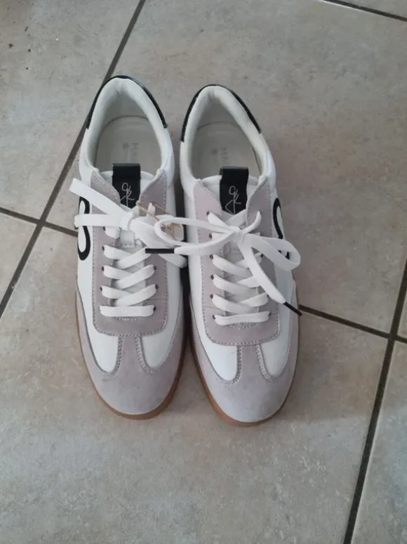 Sneaker