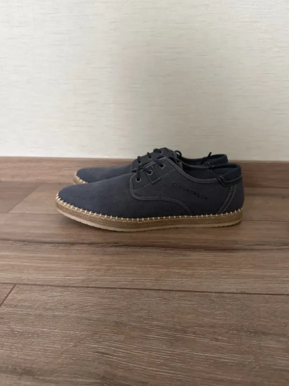 Sneaker