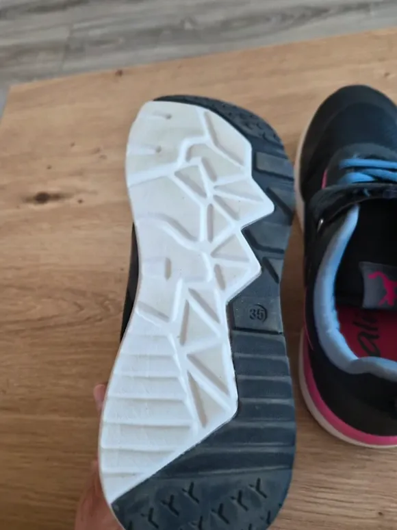 Sneaker