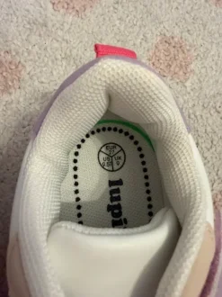 Sneaker / Turnschuhe