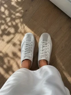 Sneaker Beige/Creme mit Taupe Wildleder – Größe 39 (26 cm)