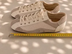 Sneaker Beige/Creme mit Taupe Wildleder – Größe 39 (26 cm)