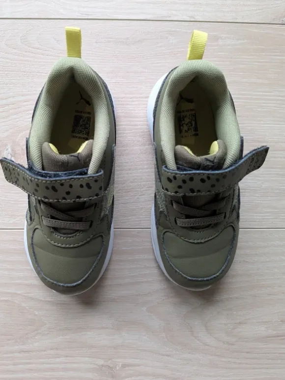 Sneaker in Größe 26