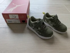 Sneaker in Größe 26