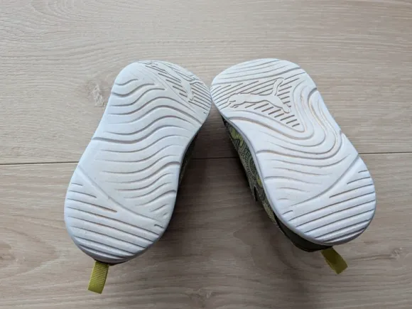 Sneaker in Größe 26