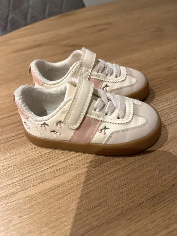 Sneaker Kirsche weiß rosa H&M neuwertig 22