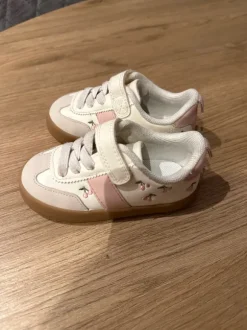 Sneaker Kirsche weiß rosa H&M neuwertig 22