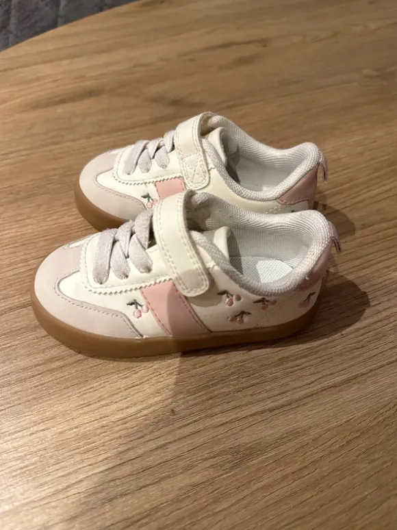Sneaker Kirsche weiß rosa H&M neuwertig 22