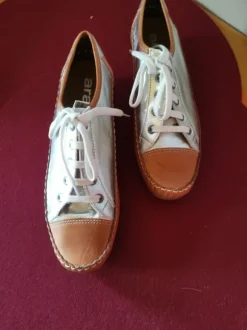 Sneaker neu