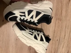 Sneaker schwarz weiß Größe 39
