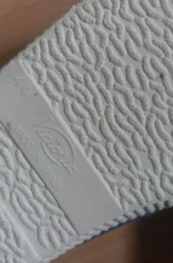 Sneaker Victoria Größe 44