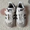 Sneaker von Adidas