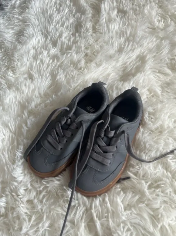 Sneaker von H&M neu Gr. 25