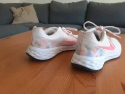 Sneaker von Nike, Größe 40,5