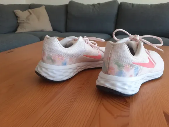 Sneaker von Nike, Größe 40,5