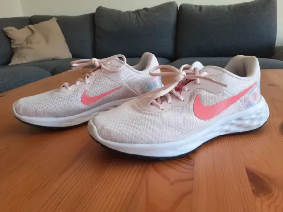 Sneaker von Nike, Größe 40,5