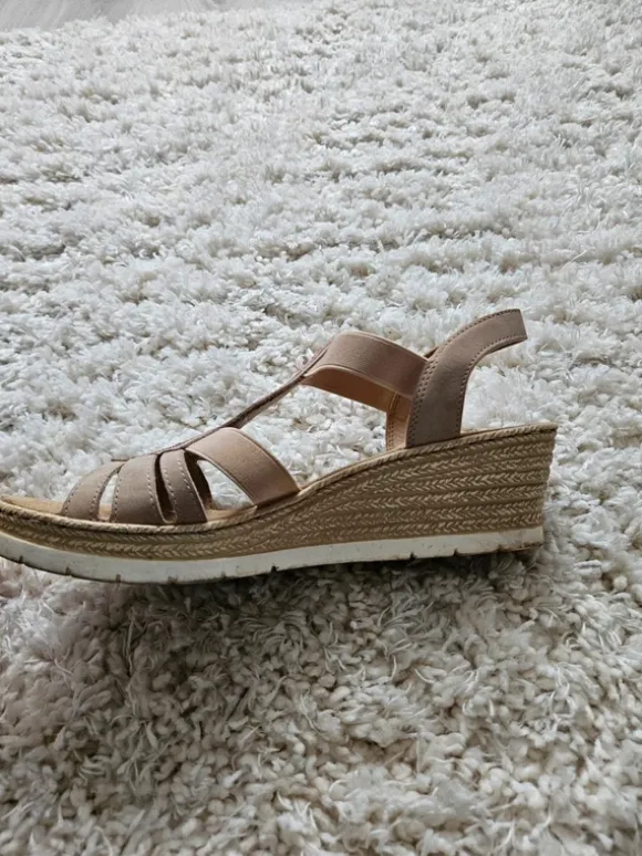 Sommerliche Sandaletten