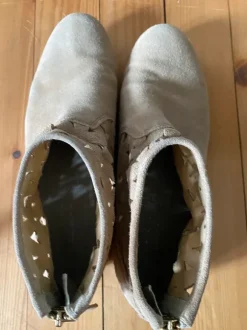 Sommerliche Stiefeletten Echtleder Blumenmuster