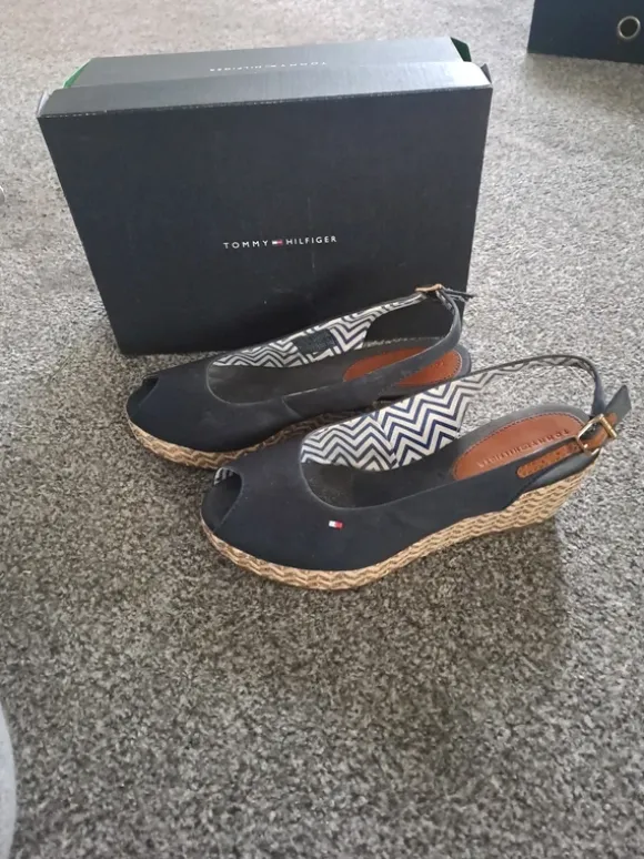 Sommersandalen mit Keilabsatz von Tommy Hilfiger